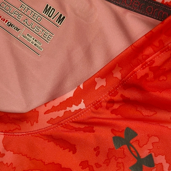 Under Armour Heat Gear Fitted Workout Tee Size Medium - Picture 4 of 7